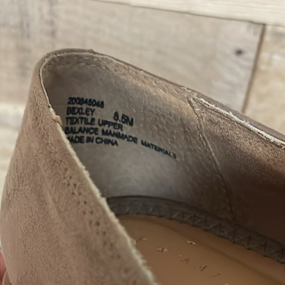 Kelly & Katie size 8.5M Taupe Colored Bexley Loafers with Chain Accent - Picture 7 of 7